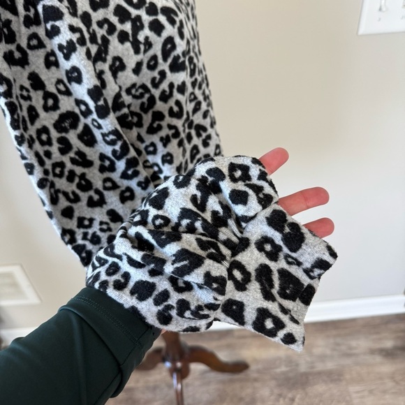 Sanctuary NITE SPOTS For Keeps Long Balloon Sleeve Mock Neck Top - Leopard Print - Picture 8 of 12
